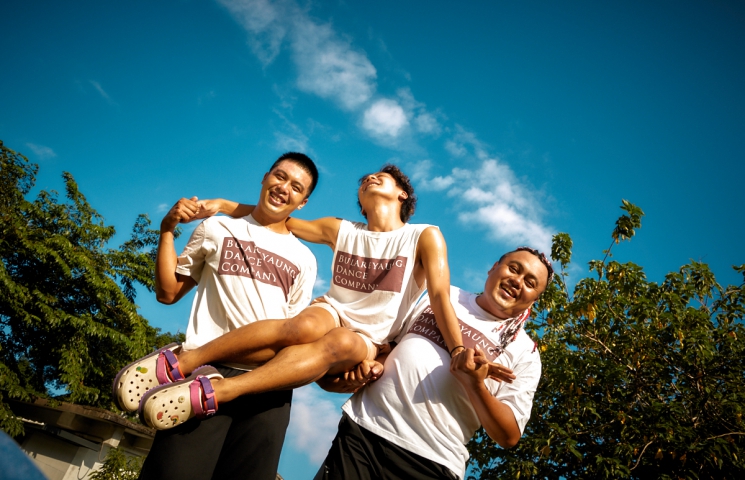 卡拉 OK 疼痛紀事：當我們飆歌時，唱的是什麼傷痛？——布拉瑞揚舞團《#是否》